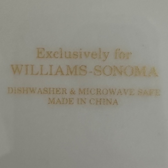 Williams-Sonoma Gold Christmas Tree Salad/Dessert Plates Set of 2 Discontinued - Picture 9 of 9